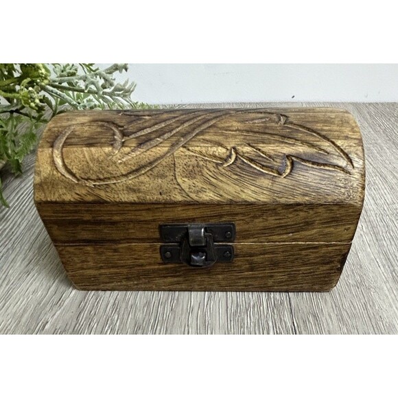 Vintage Carved Wooden Keepsake Box Treasure Chest Trinket Box Hinged Lid - Picture 1 of 10